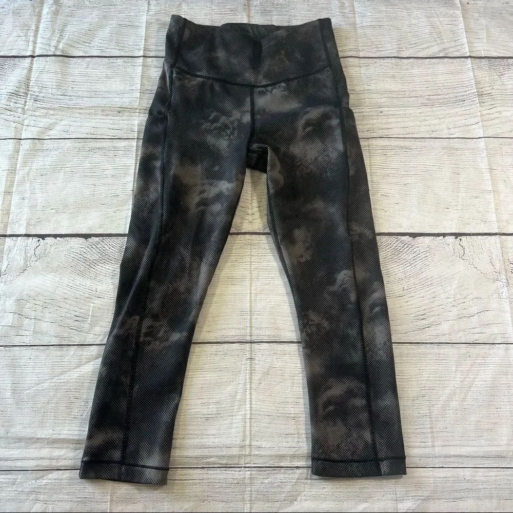 Athleta 598755 Ultimate Stash Pocket Printed Capri Black Print Women's Extra Sm